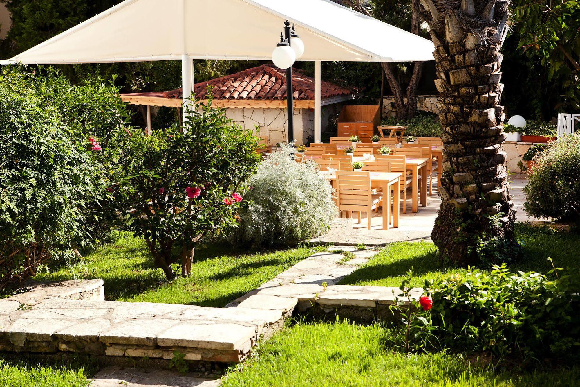 Villa Adora Beach Сиде Екстериор снимка